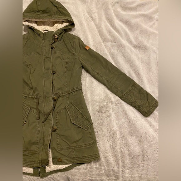 Winter jacket! - Picture 7 of 8